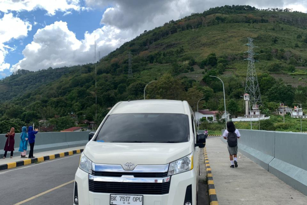 SEWA HIACE PREMIO MEDAN